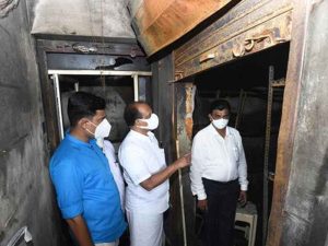 മിഠായിത്തെരുവിൽ തീപിടുത്തമുണ്ടായ പ്രദേശം സന്ദർശിച്ചു